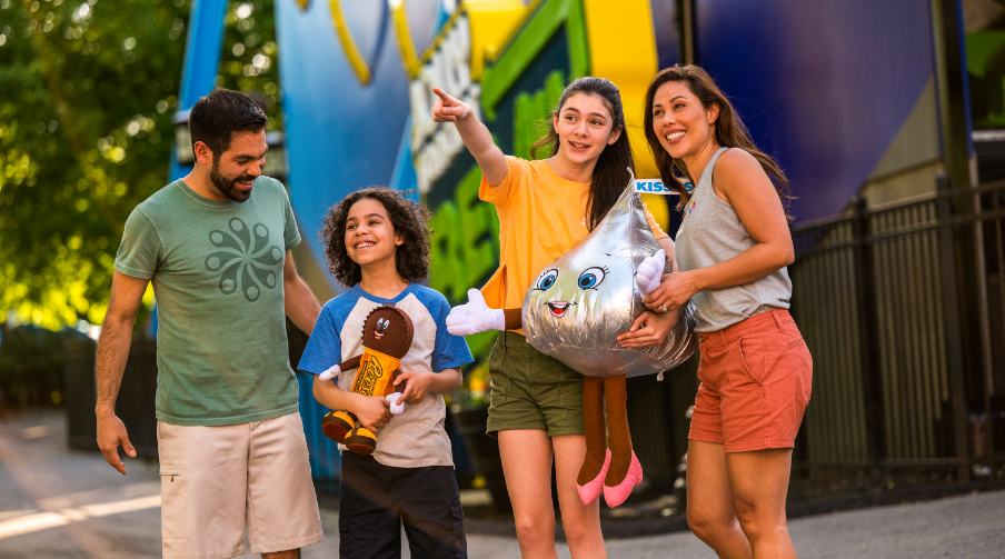 Family entering Hersheypark